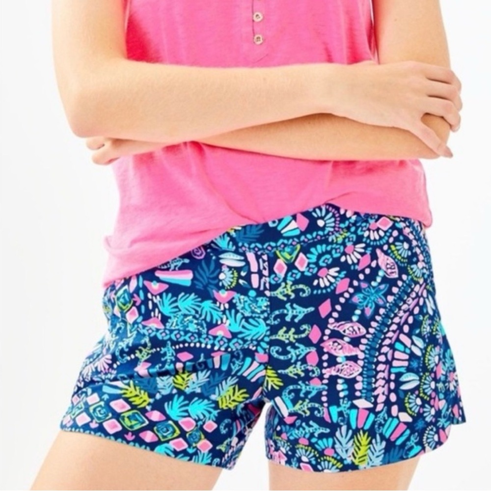 Lilly Pulitzer ocean view pull on shorts in glow & flow SIZE Large